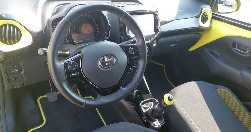 Toyota Aygo cena 43900 przebieg: 81570, rok produkcji 2017 z Strzelce Krajeńskie małe 326